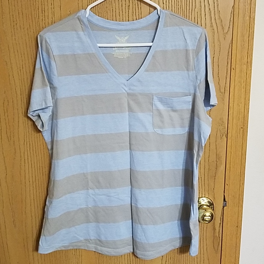 V neck tee